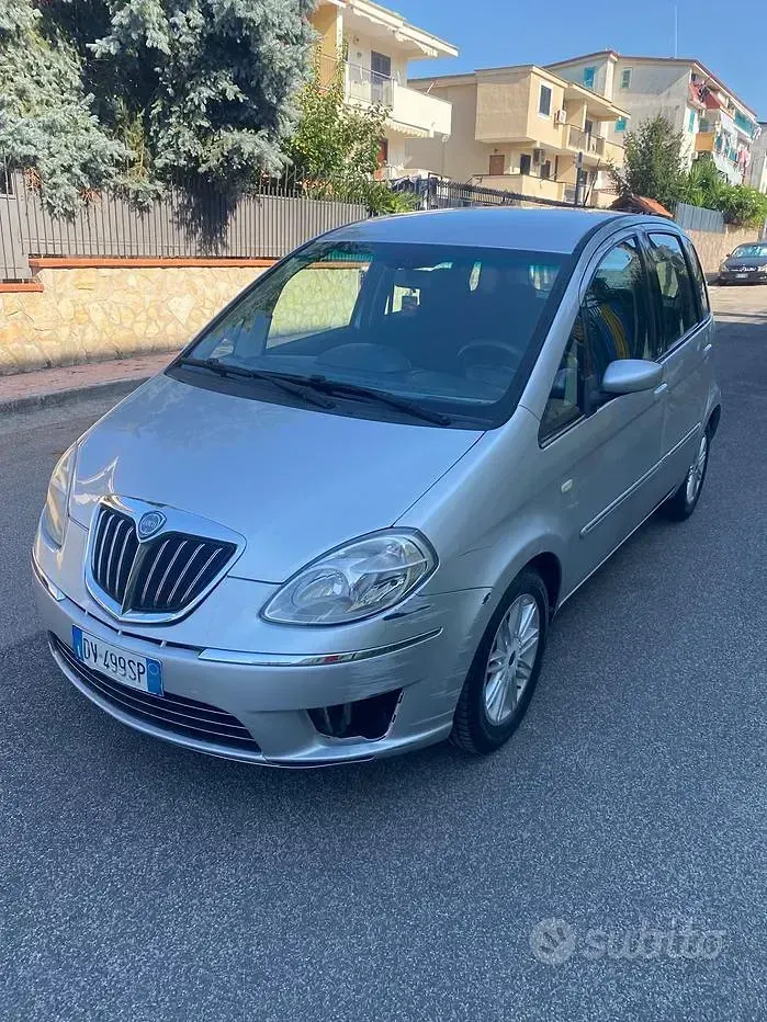 Usata Lancia Musa 90 CV (66 kW) 2009 Grigio Monovolume