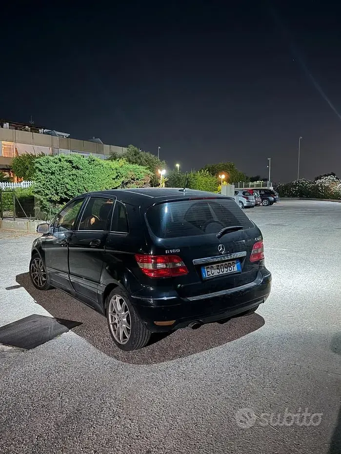 Usata Mercedes B180 109 CV (80 kW) 2010 Nero Monovolume
