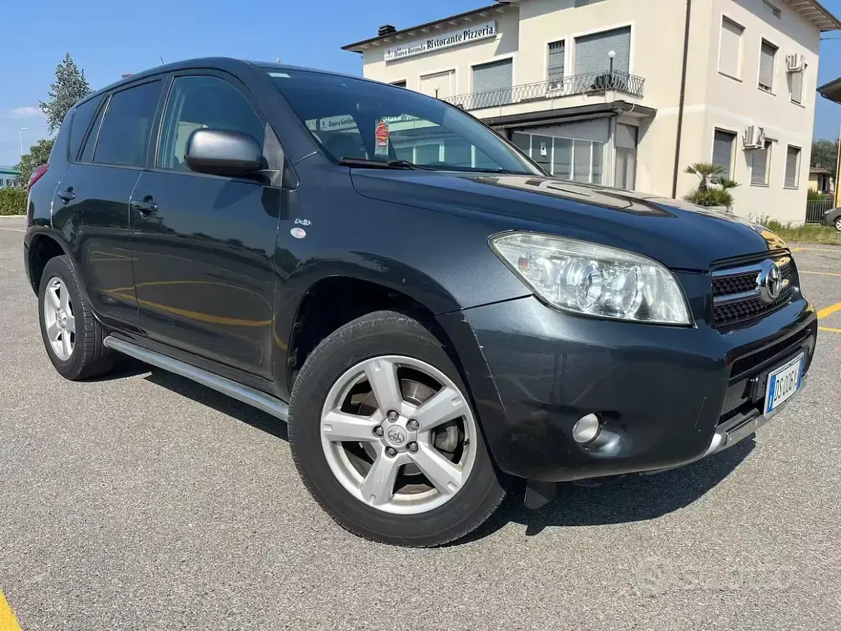Usata Toyota RAV4 136 CV (100 kW) 2008 Grigio SUV