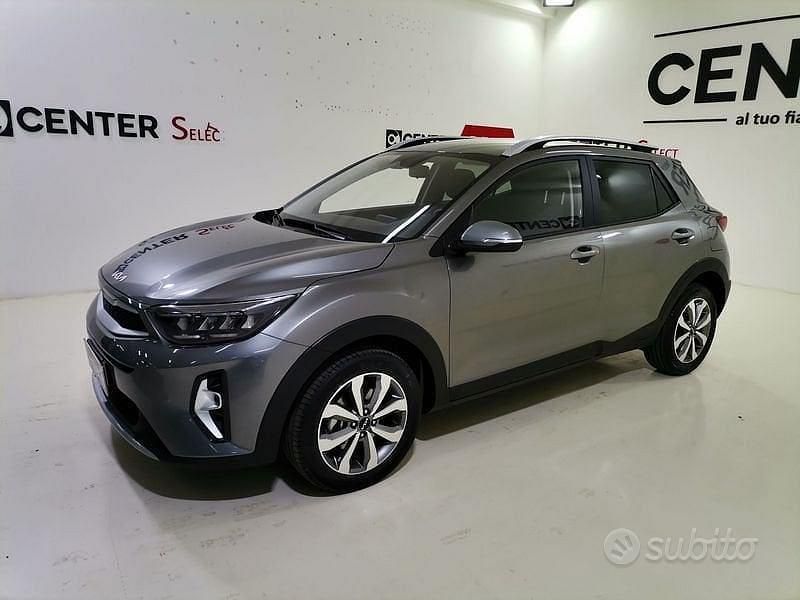 Grigio Usata 2025 Kia Stonic Style SUV | 18.900 € (Molto cara) - Immagine 1/4