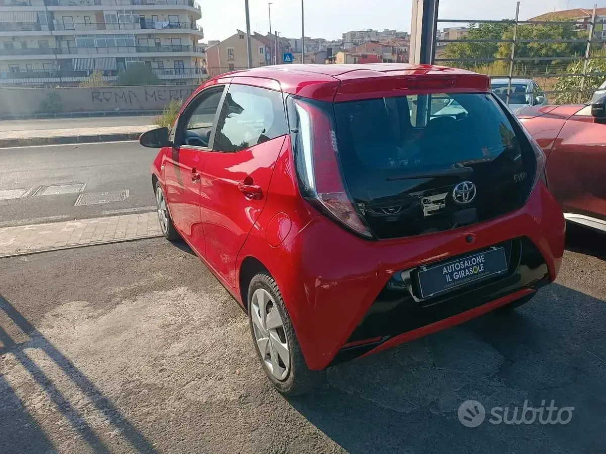 Usata Toyota Aygo X-clusiv 69 CV (50 kW) 2014 Rosso Utilitaria