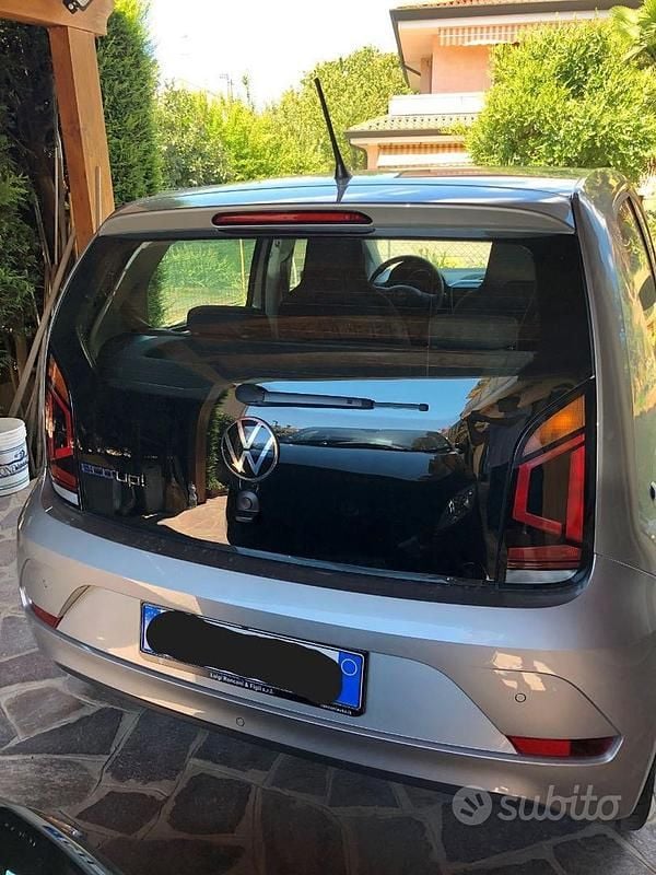Usata VW up! 68 CV (50 kW) 2021 Grigio Utilitaria