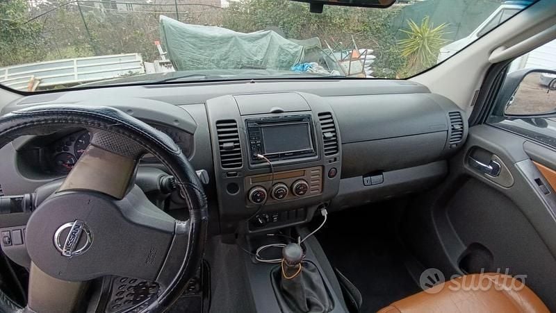 Usata Nissan Navara 190 CV (139 kW) 2015 Nero Pick-up