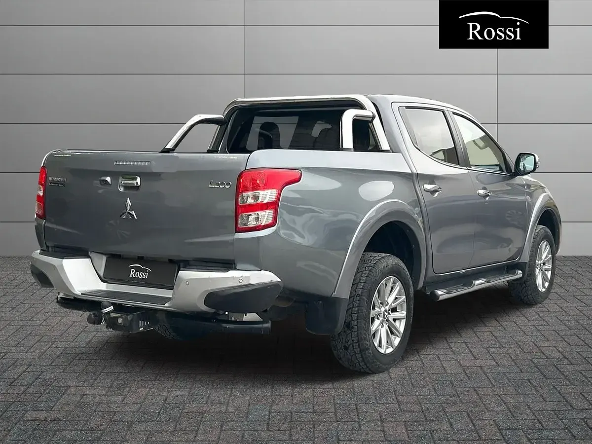 Occasion Mitsubishi L200 Intense 181 PK (133 kW) 2016 Grijs Pickup