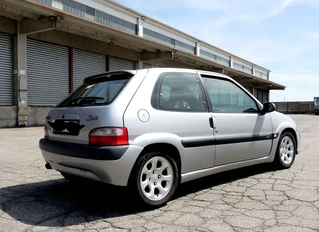 Usata Citroën Saxo 88 CV (64 kW) 2000 Grigio Utilitaria