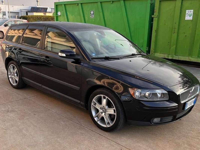 Usata Volvo V50 Momentum 109 CV (80 kW) 2007 Nero Station wagon