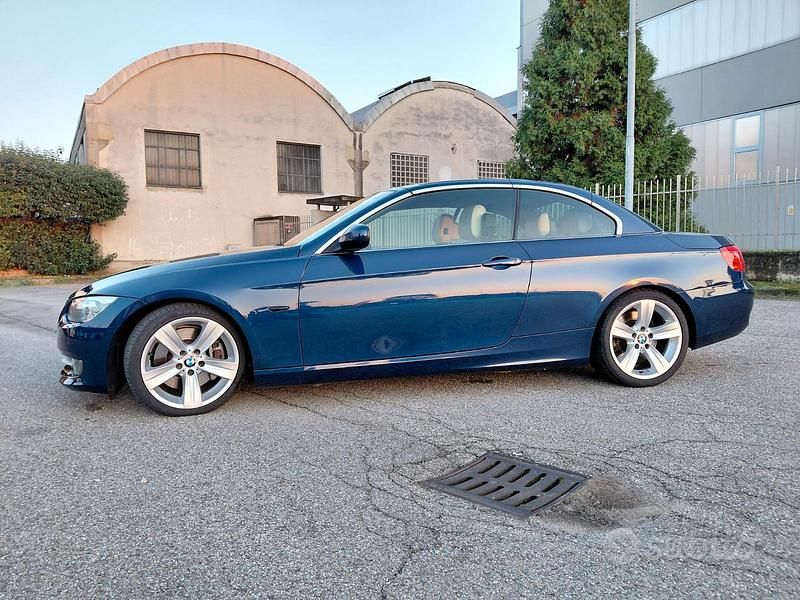 Usata BMW 335 Cabriolet Sport Line 306 CV (225 kW) 2011 Blu Cabrio