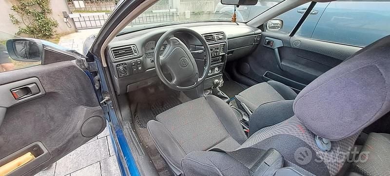 Occasion Opel Calibra 116 PK (85 kW) 1996 Blauw Coupé