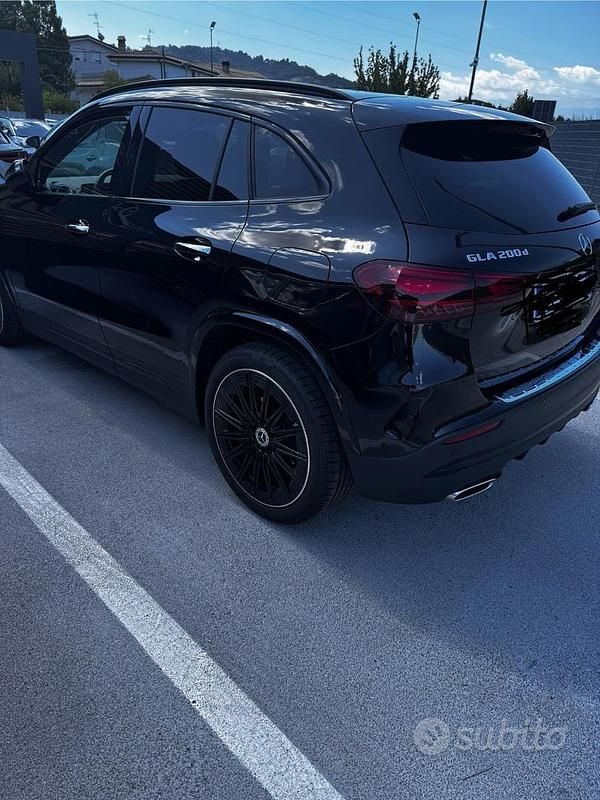 Usata Mercedes GLA200 150 CV (110 kW) 2024 Nero SUV