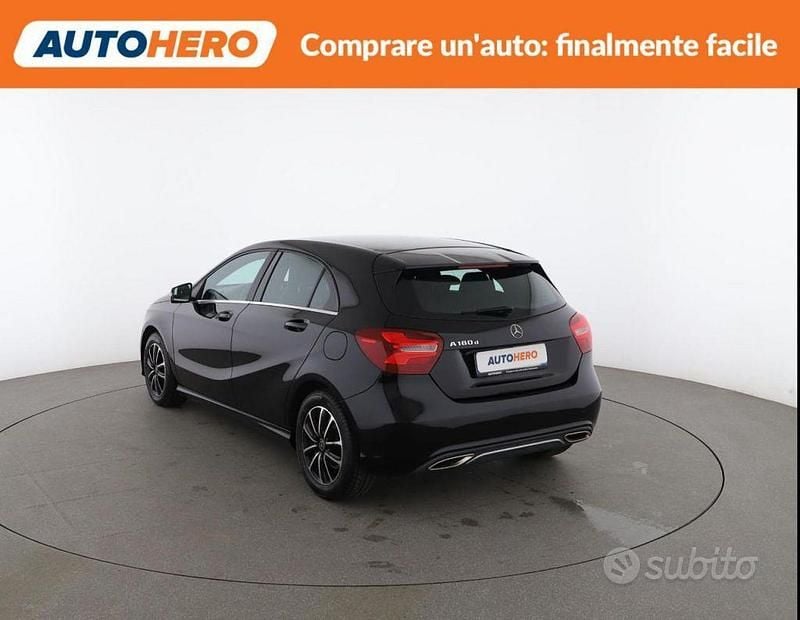Usata Mercedes A180 109 CV (80 kW) 2017 Nero Berlina