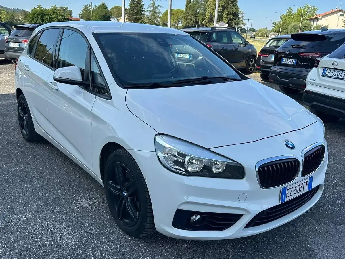 Usata BMW 218 Active Tourer Sport Line 150 CV (110 kW) 2015 Bianco pastello Monovolume