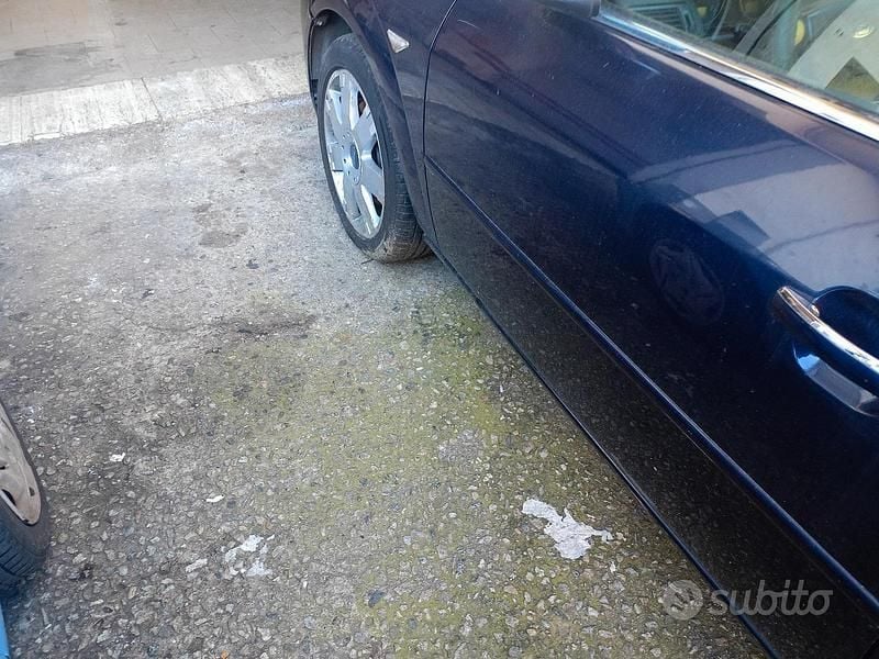Usata Ford Mondeo 131 CV (96 kW) 2003 Blu Berlina