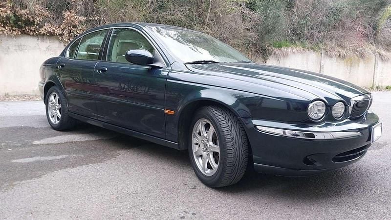 Usata Jaguar X-type Executive 156 CV (114 kW) 2002 Verde Berlina