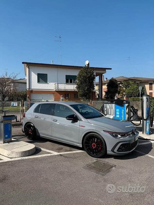 Usata VW Golf VIII GTI 245 CV (180 kW) 2021 Grigio Berlina
