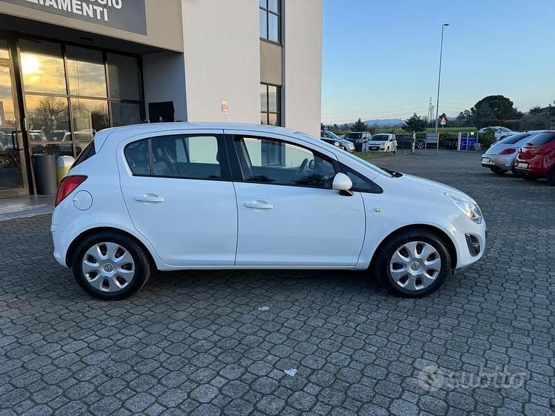 Usata Opel Corsa Edition 86 CV (63 kW) 2012 Bianco Utilitaria