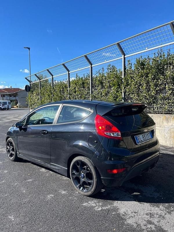 Usata Ford Fiesta Individual 2012 Nero Utilitaria