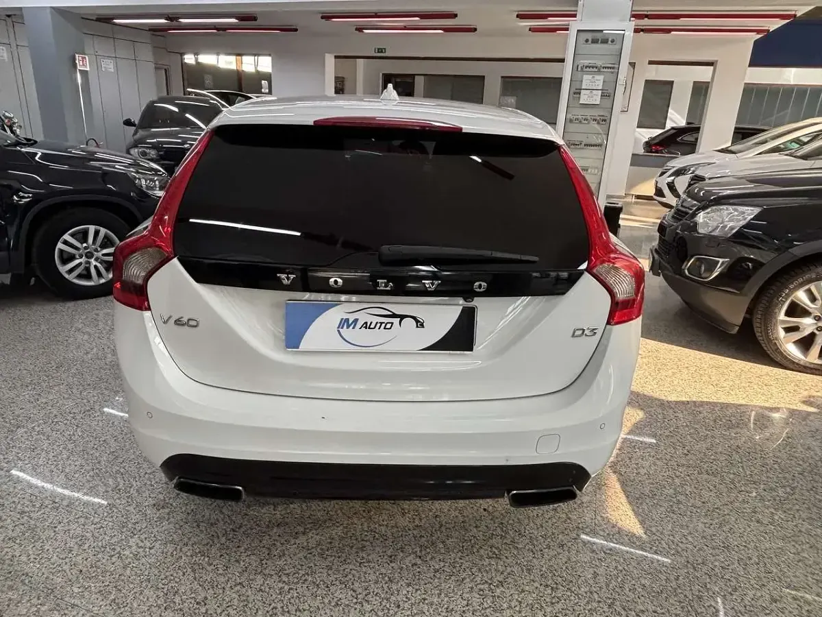 Usata Volvo V60 Dynamic 150 CV (110 kW) 2018 Bianco Station wagon
