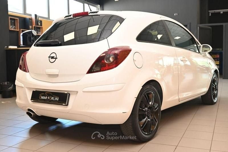 Usata Opel Corsa Cosmo 80 CV (58 kW) 2009 Bianco Utilitaria