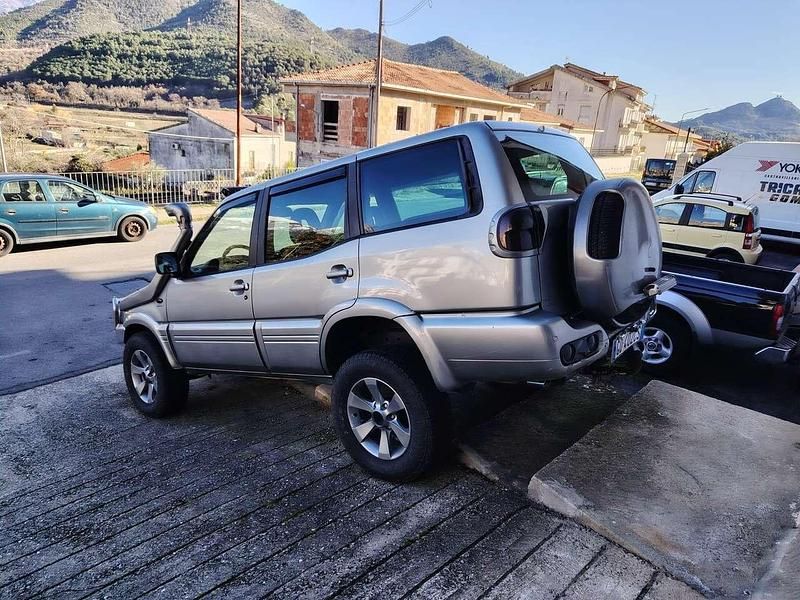 Usata Nissan Terrano 158 CV (116 kW) 2004 Argento SUV