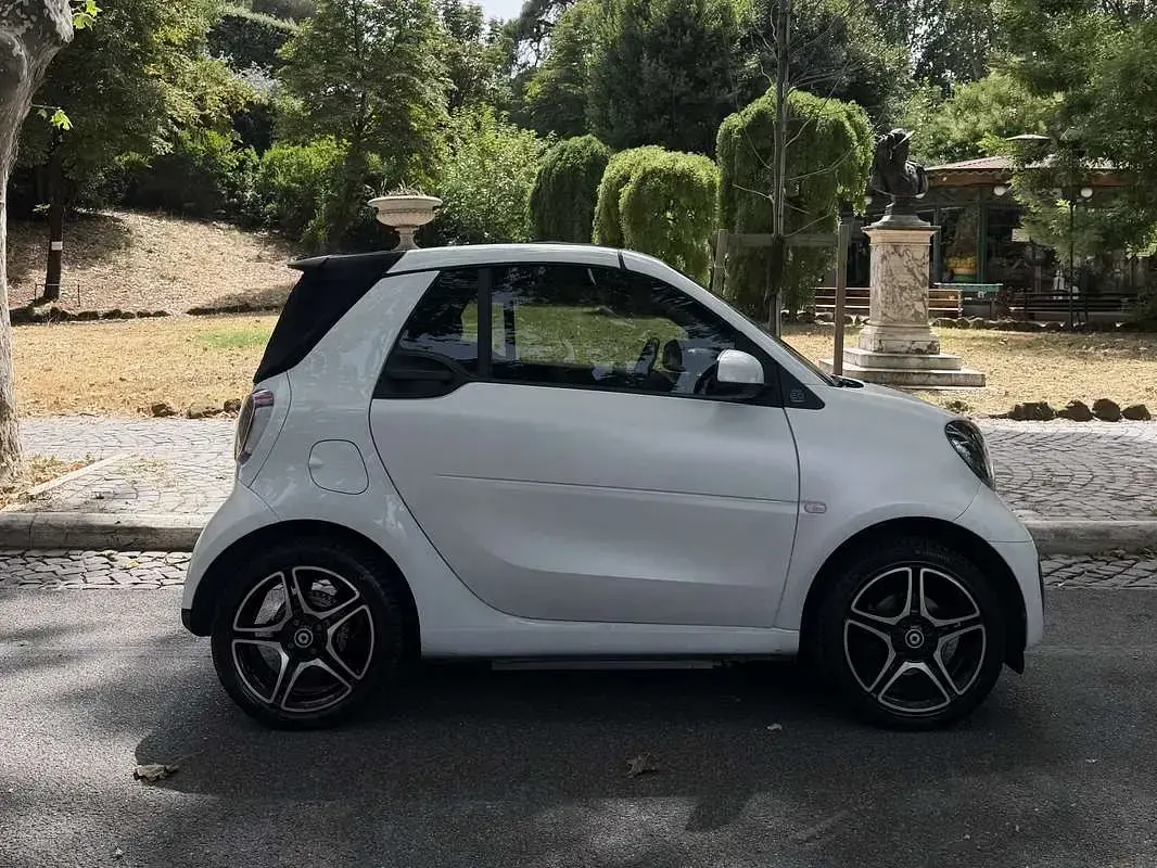 Usata Smart ForTwo Electric Drive Prime 60 kW (82 CV) 2021 Bianco Cabrio