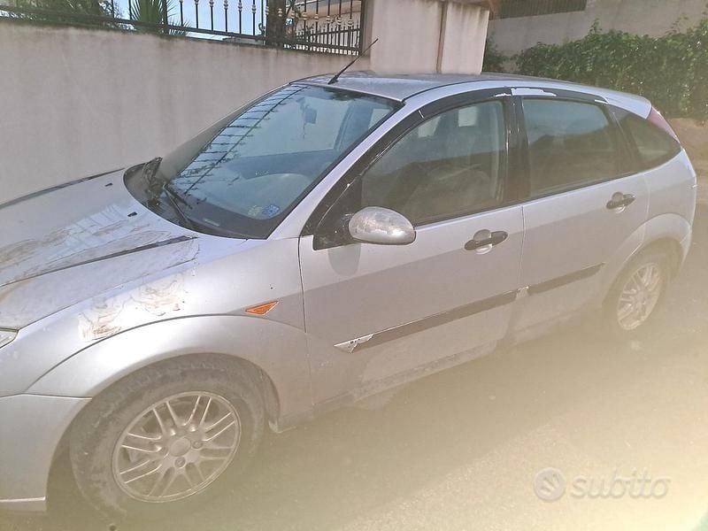 Usata Ford Focus 90 CV (66 kW) 2000 Berlina