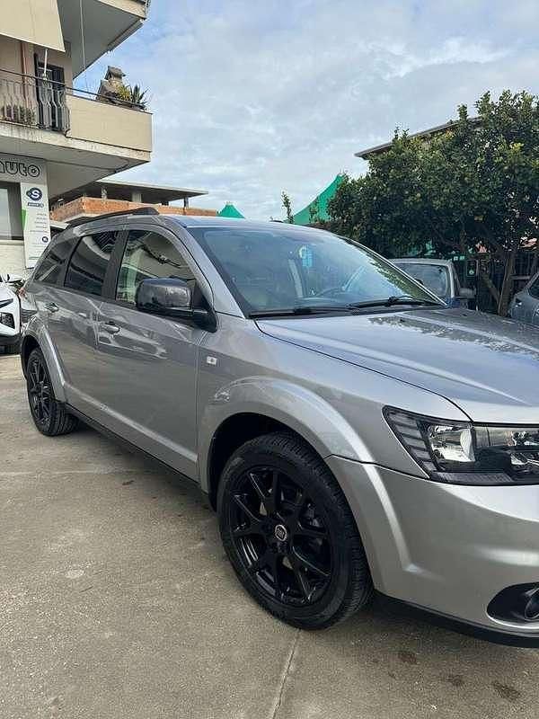 Grigio Usata 2016 Fiat Freemont Black Code SUV | 11.000 € (Buon prezzo) - Immagine 1/4