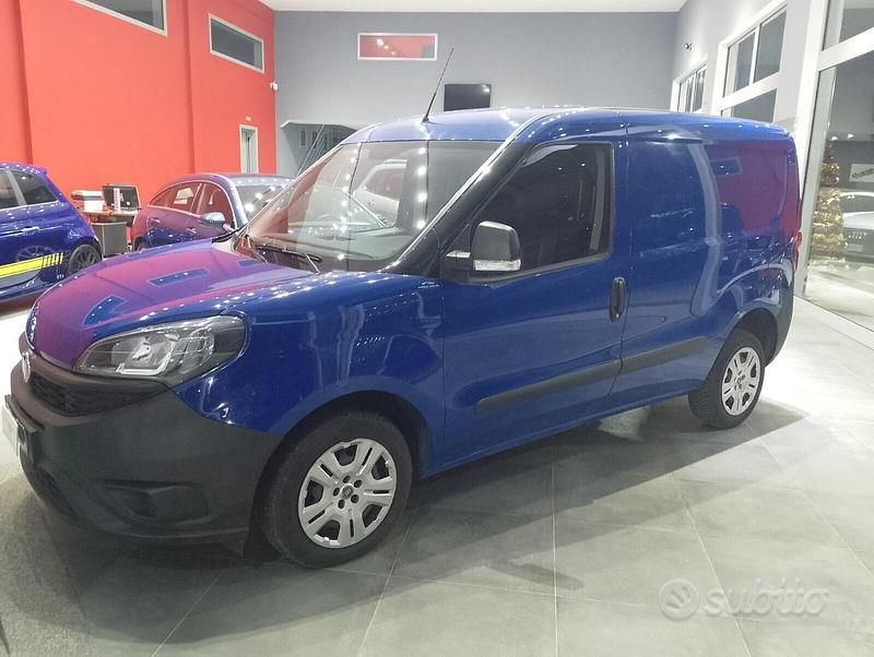 Usata Fiat Doblò Business 105 CV (77 kW) 2020 Blu Monovolume