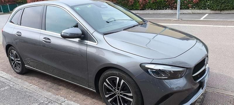 Usata Mercedes B200 150 CV (110 kW) 2023 Grigio Monovolume