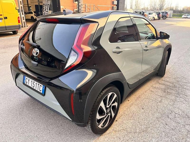 Usata Toyota Aygo X Trend 72 CV (52 kW) 2025 Grigio SUV