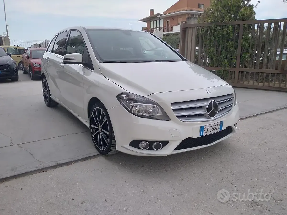 Usata Mercedes B180 Executive 109 CV (80 kW) 2014 Bianco Utilitaria
