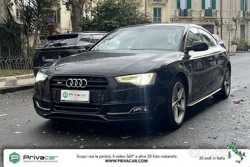 Nero Usata 2011 Audi A5 S-Line Tre volumi | 9900 € (Buon prezzo) - Immagine 1/4