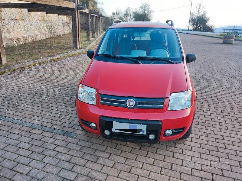 Usata Fiat Panda 4x4 75 CV (55 kW) 2007 Rosso Utilitaria