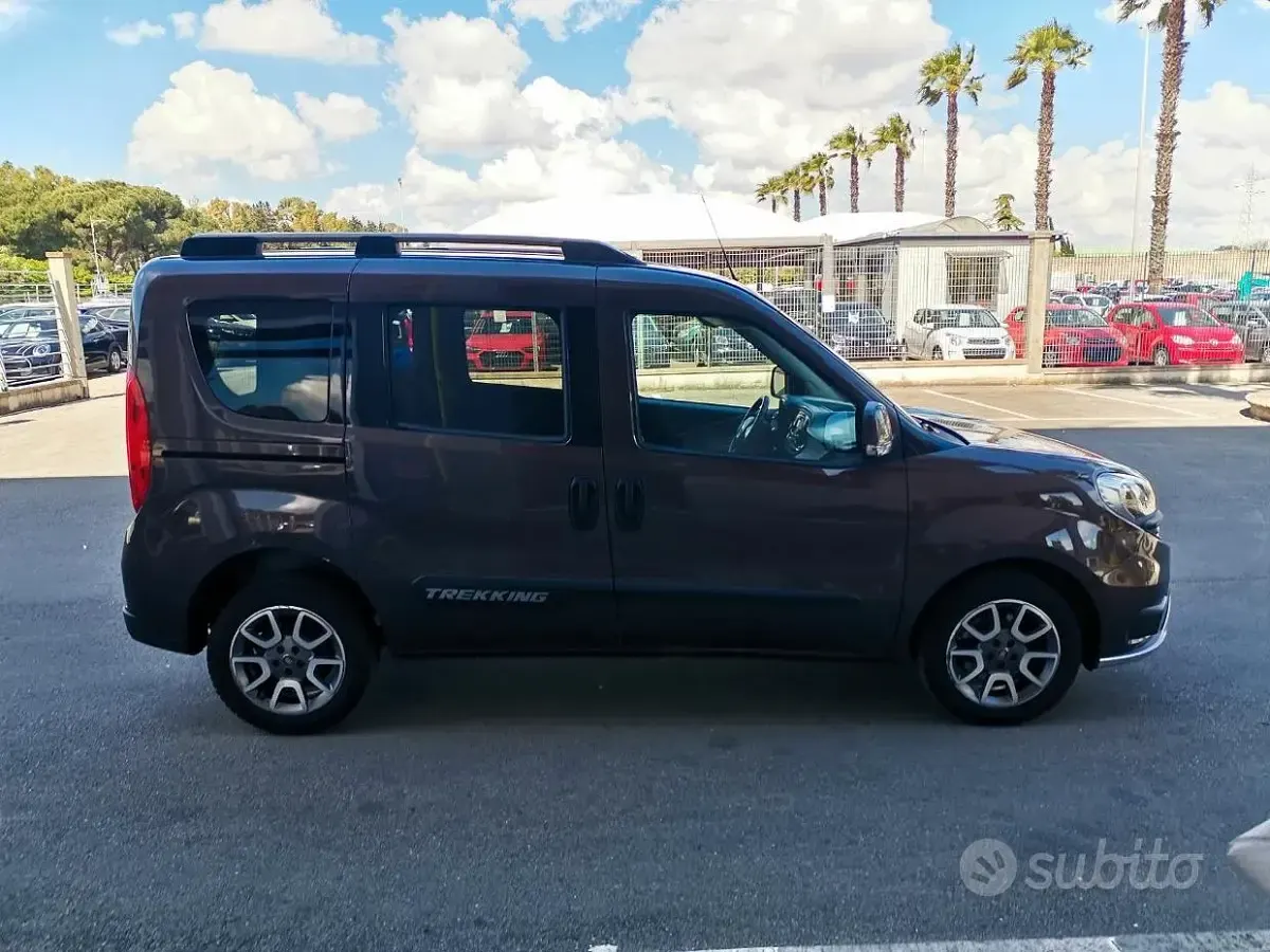 Usata Fiat Doblò Trekking 120 CV (88 kW) 2016 Marrone Monovolume