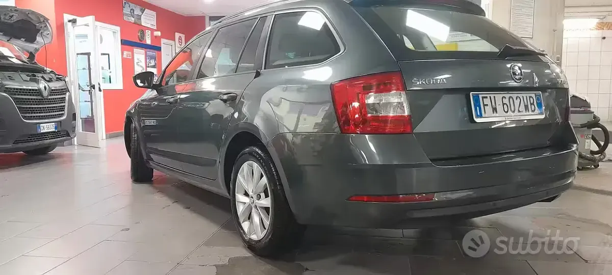 Usata Skoda Octavia 116 CV (85 kW) 2019 Grigio Station wagon