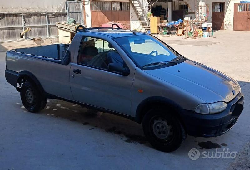 Usata Fiat Strada 69 CV (50 kW) 2001 Grigio Pick-up