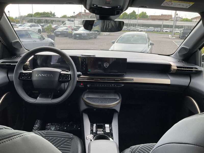 Nuova Lancia Ypsilon 101 CV (74 kW) 2025 Grigio Utilitaria