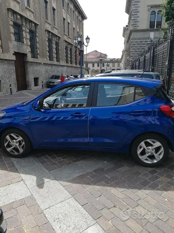 Usata Hyundai i10 67 CV (49 kW) 2023 Bluazzurro Utilitaria