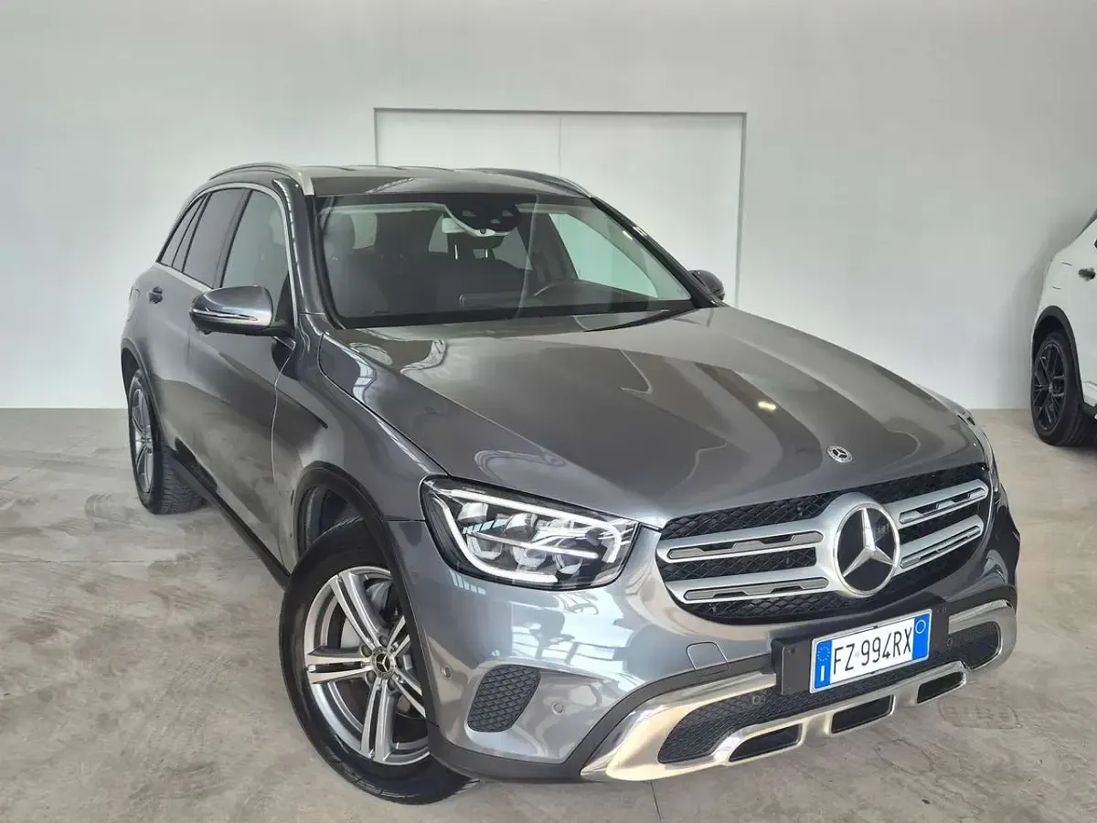 Usata Mercedes GLC300e Business 258 CV (189 kW) 2020 Grigio selenite SUV