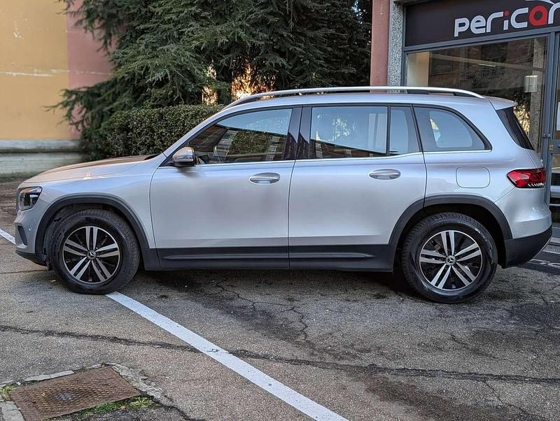 Usata Mercedes GLB200 Business 150 CV (110 kW) 2021 Argento SUV