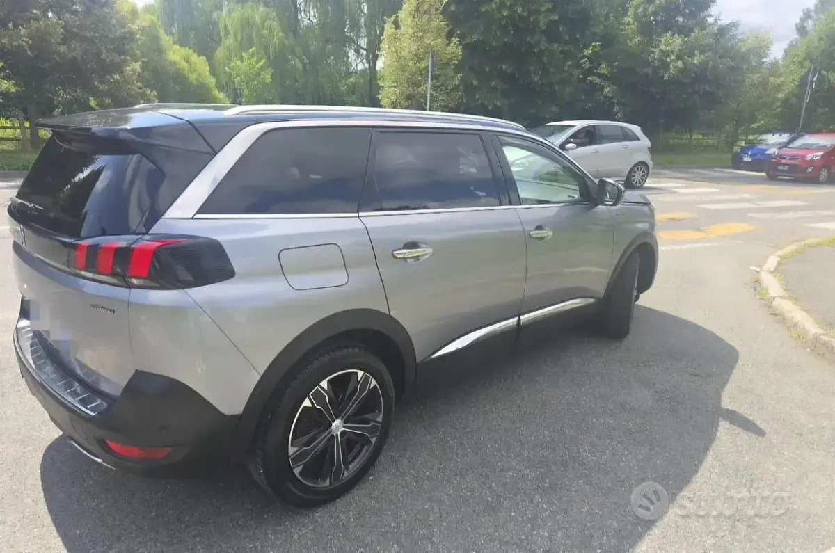 Usata Peugeot 5008 GT-line 131 CV (96 kW) 2018 Grigio SUV