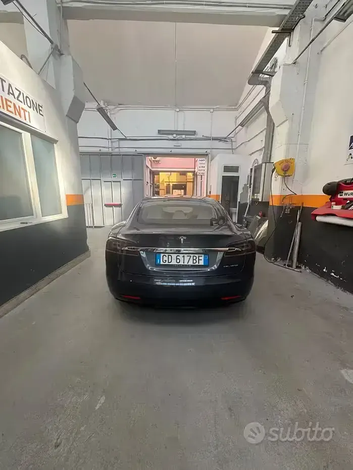 Usata Tesla Model S 186 kW (253 CV) 2020 Grigio Utilitaria