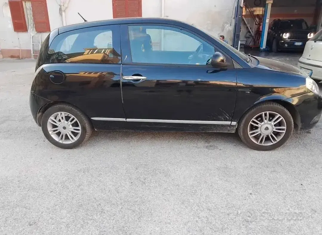 Usata Lancia Ypsilon 75 CV (55 kW) 2011 Nero Utilitaria