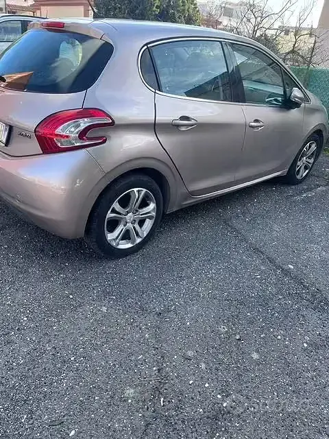 Usata Peugeot 208 68 CV (50 kW) 2012 Grigio Utilitaria