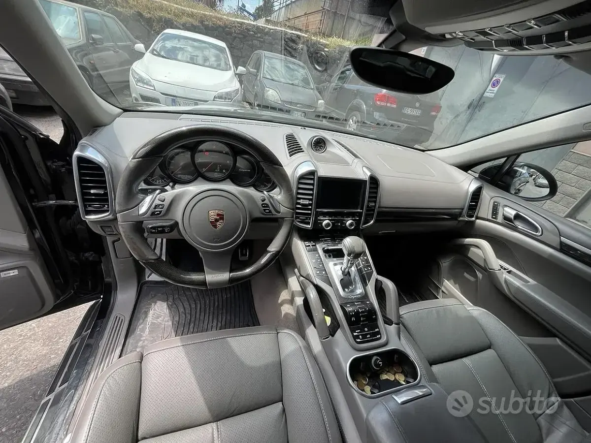 Usata Porsche Cayenne 245 CV (180 kW) 2012 Nero SUV