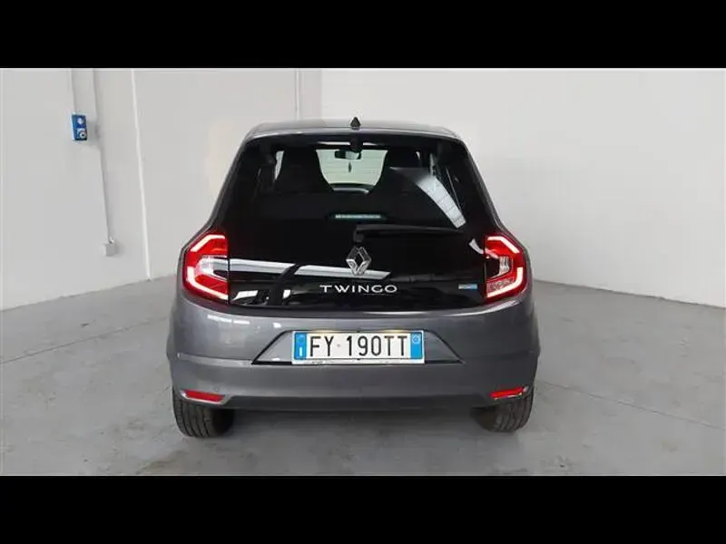Usado Renault Twingo Zen 60 kW (82 HP) 2021 Cinzento Citadino