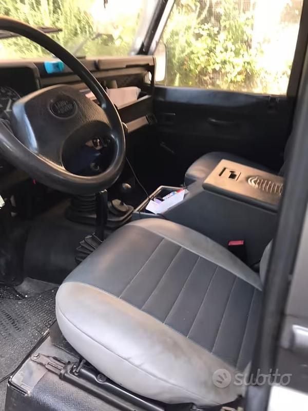 Usado Land Rover Defender 86 CV (63 kW) 1998 Negro Descapotable