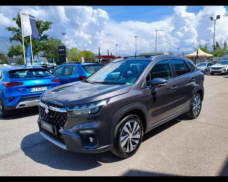 Grigio Nuova 2025 Suzuki SX4 S-Cross SUV | 28.400 € (Buon prezzo) - Immagine 1/4