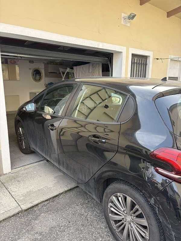 Usata Peugeot 208 Allure 82 CV (60 kW) 2017 Utilitaria