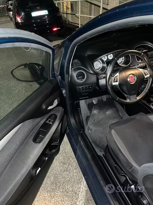 Usata Fiat Punto 105 CV (77 kW) 2015 Blu Utilitaria