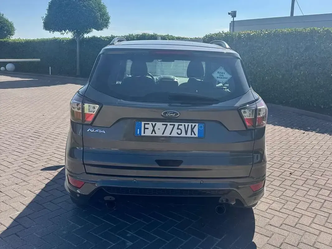 Usata Ford Kuga ST-Line 120 CV (88 kW) 2019 Grigio SUV